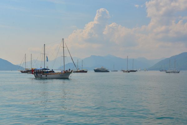 Marmaris koyu ve tekneler